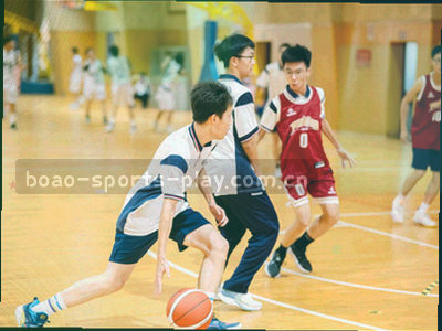 篮球比赛现场瞬间